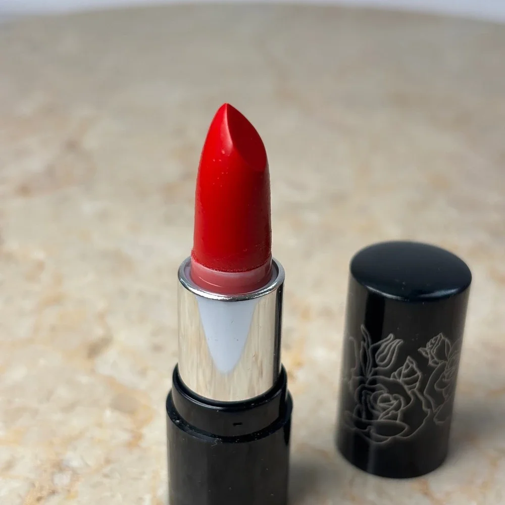 Kat Von D‎ Painted Love Lipstick Mini Underage Red 0.042oz Matte Red Rose Case